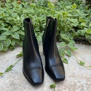 Sam Edelman Cari Block Heel Ankle Boot. Size 9 M Black